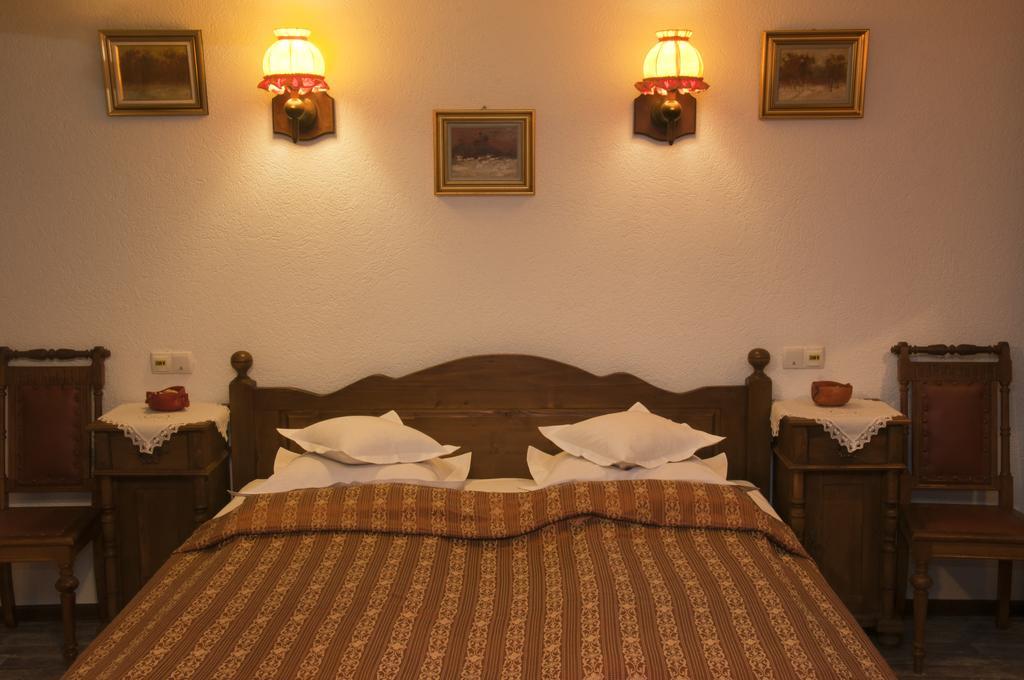 La Marele Moft Slănic Quarto foto